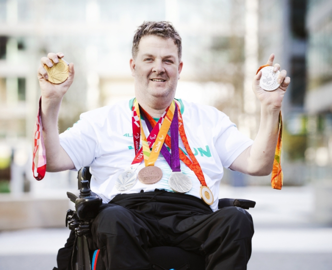 David Drahonínský se svými medailemi z paralympiád